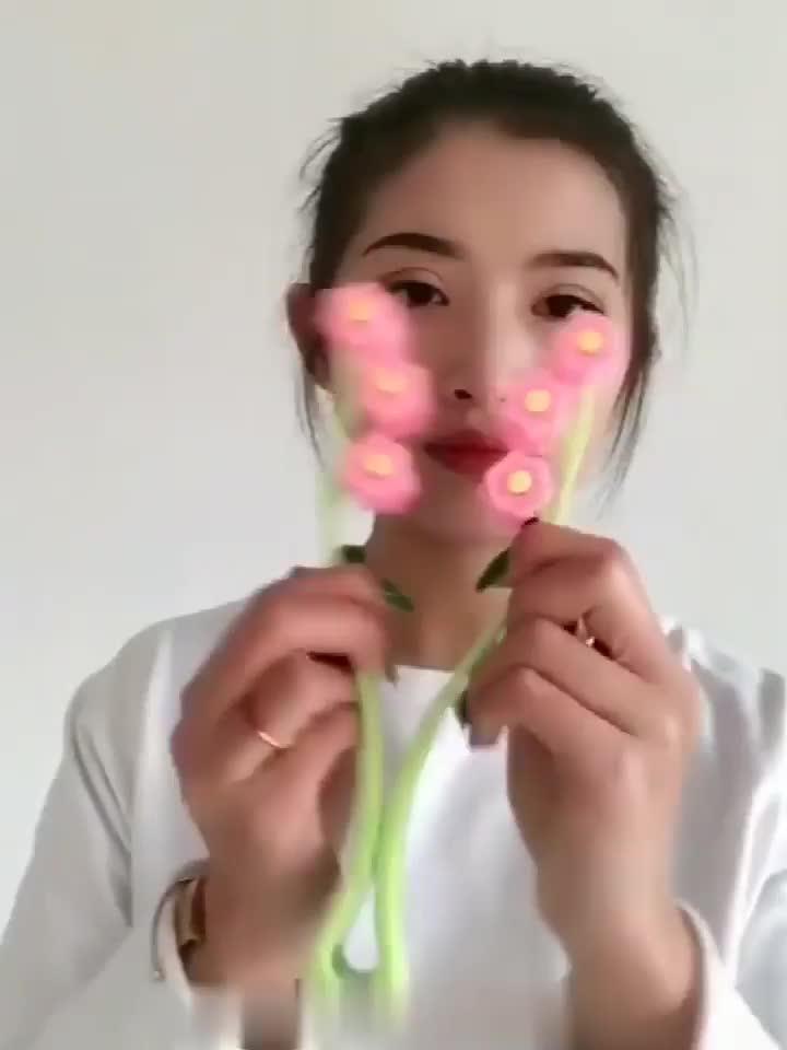 Flower Massage Roller For V-Shaped Face Tightening And Firming