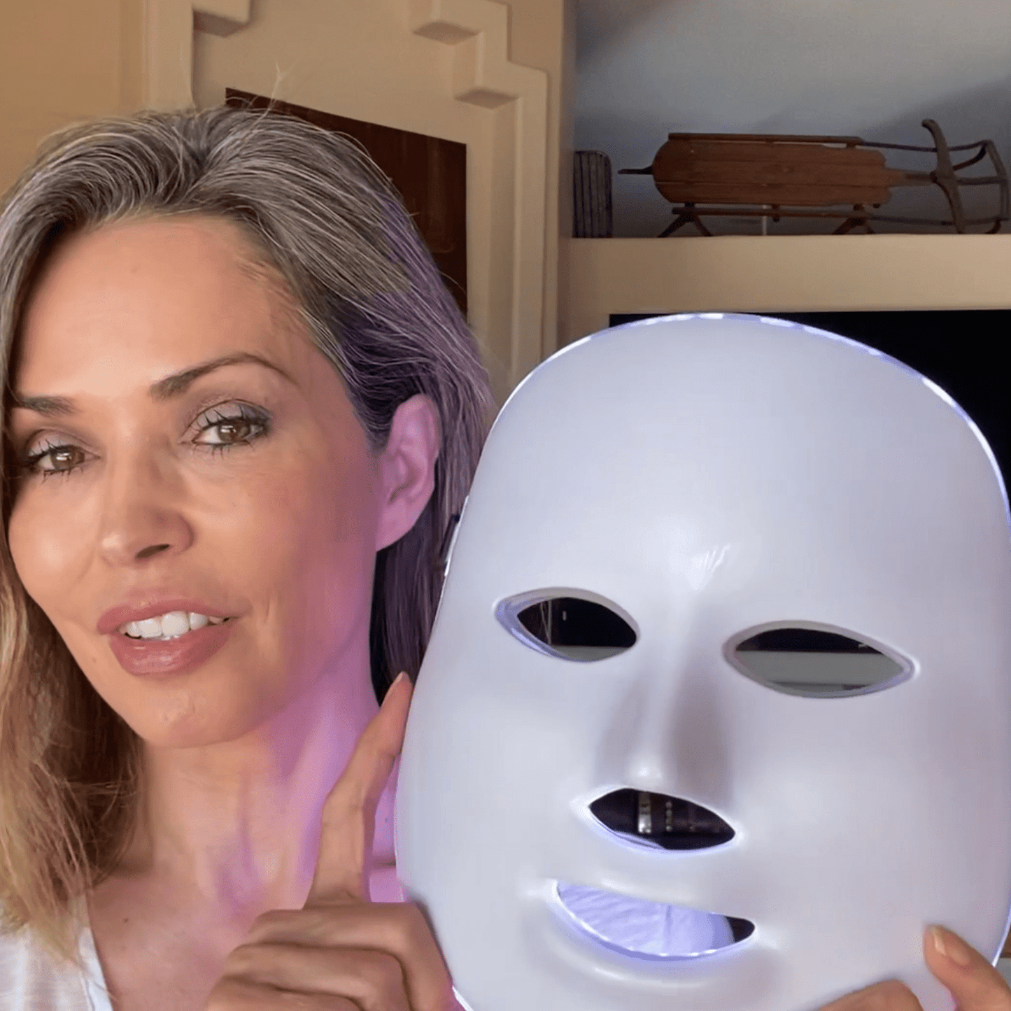 Rejuvenating Photon Face Mask for Radiant Skin Renewal